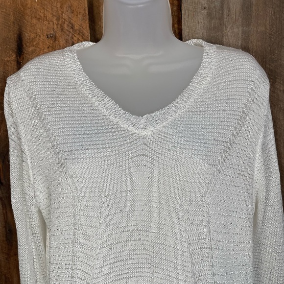 Sioni NWOT White Shimmer Lined Long Sleeved Sweater - Medium - Picture 2 of 10